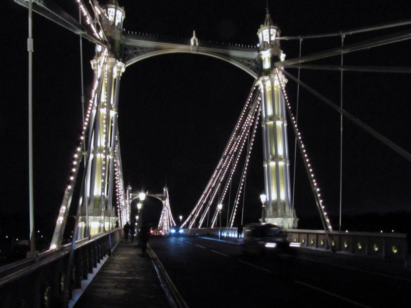 albert bridge at night