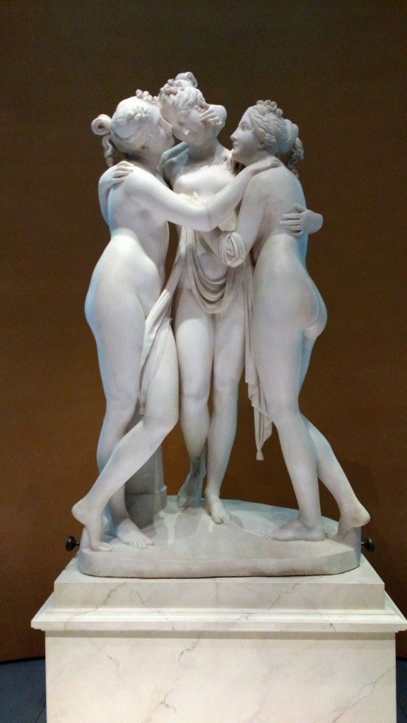 la scultura delle tre grazie di Antonio Canova presso il Victoria and Albert Museum a Londra