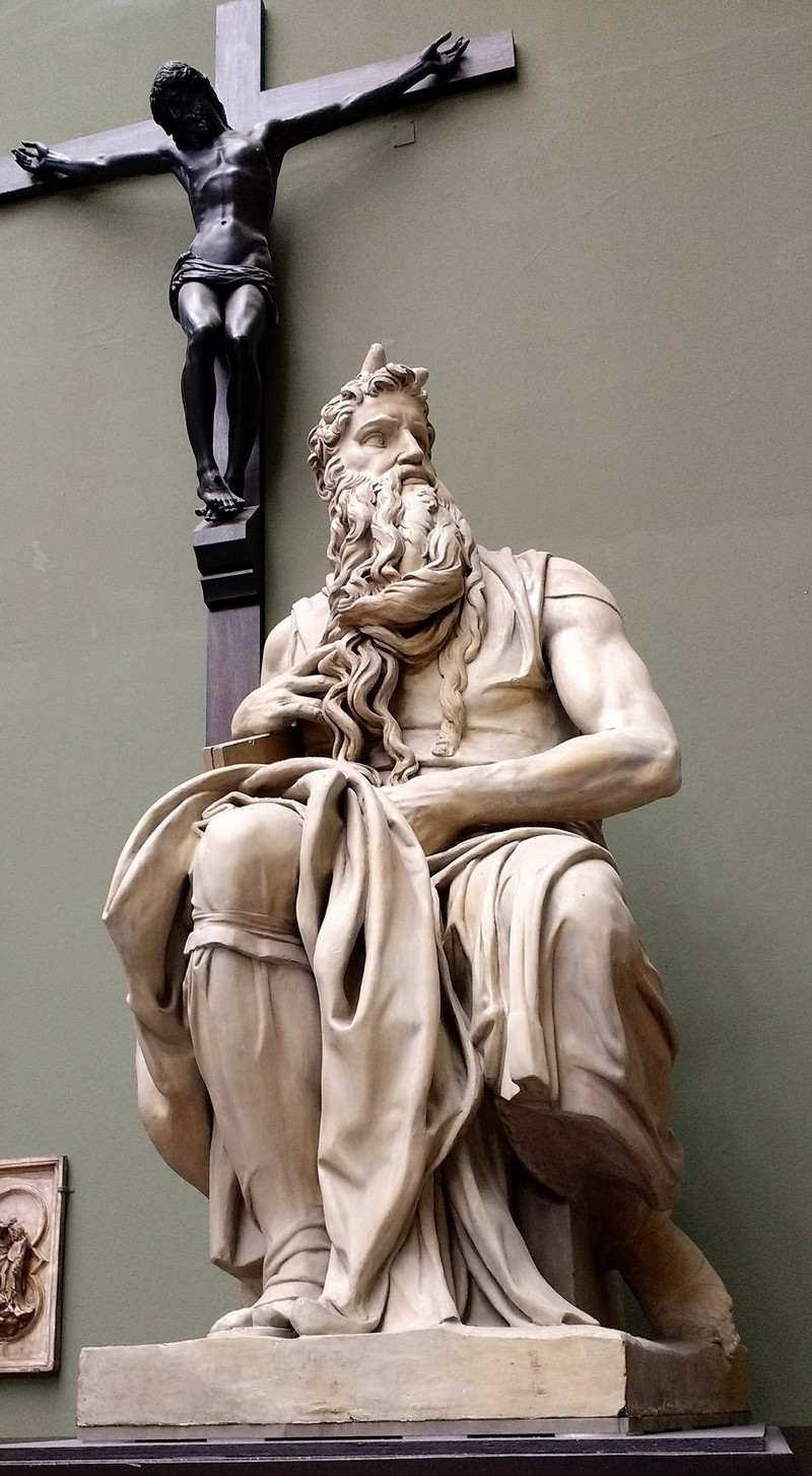 victoria and albert museum statues